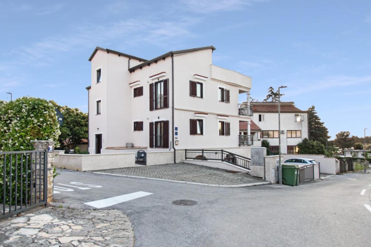 Apartments Villa Alba Porec Ngoại thất bức ảnh